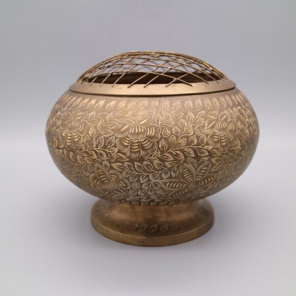Vintage Brass Mesh Top Potpourri Bowl - Decoratively Etched Brass Bowl - Flower - Picture 2 of 8